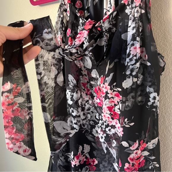 White House Black Market Bow Tie Printed Black Pink Floral Halter Top, size 6P - Picture 8 of 14